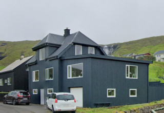 Rættarvegur 2