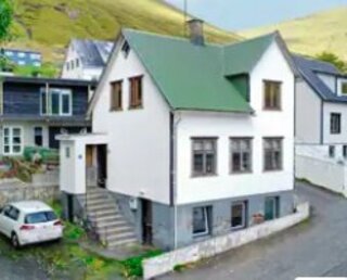 Kirkjuvegur 1
