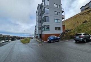 Undir Kongavarða 39, 1.tv
