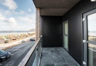 Undir kongavarða 13F